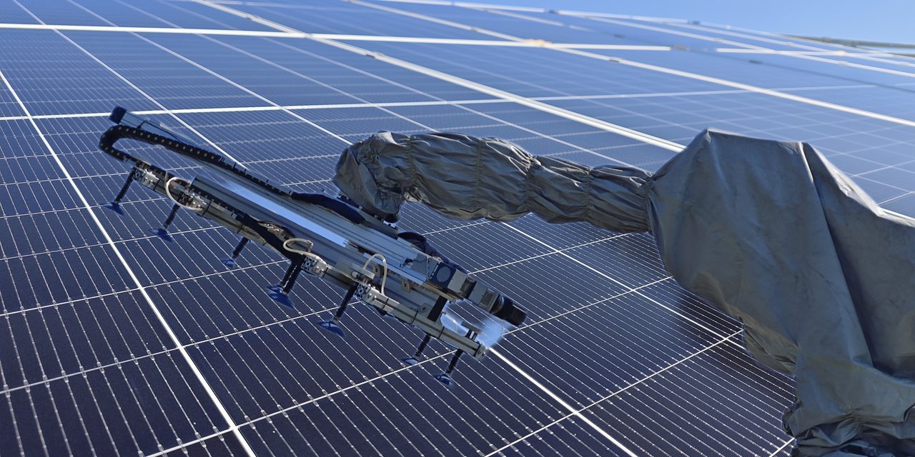 solar robot for sloped terrain